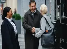 افزایش سطح شادی با سلام کردن به غریبه‌ها
