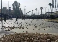 برخی افراد جاده قائمیه به کازرون را بستند
