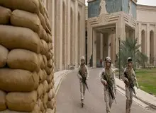  سفارت و پایگاههای آمریکا در حالت آماده‌باش قرار گرفتند / حضور گسترده نیروهای امنیتی در منطقه سبز بغداد+FILM