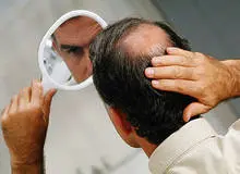 عضو کمیته کشوری کرونا: ریزش مو به عنوان نشانه جدید کرونا شناخته شده است 