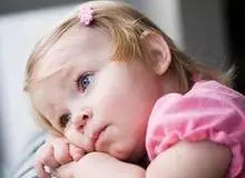 چرا برخی کودکان حرف نمی‌زنند؟