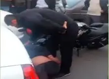 دستگیری اراذل اوباش شمشیر به دست محله خاک سفید+فیلم 