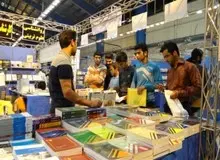 ناشران دانشگاهی مستقر در نمایشگاه کتاب؛ دانشجویان پول خرید کتاب ندارند!