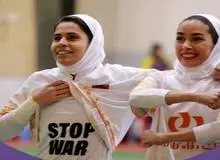 احضار بازیکن زنان فوتسال ایران به کمیته انضباطی به دلیل شادی گل با شعار ضدجنگ / باشگاه مس رفسنجان: برخورد قاطع می کنیم