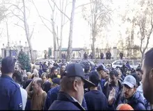 تجمع کسبه بازار جنت در مقابل شورای شهر تهران/ نماینده کسبه: تسهیلات وعده‌داده‌شده هرچه زودتر تصویب و ابلاغ شود + فیلم