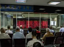 دقایقی پس از رد لایحه CFT توسط شورای نگهبان؛ شاخص بورس منفی شد 