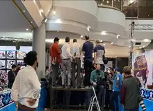 احمدی نژاد در مسیر وزارت کشور: تجمع ۱۰۰ نفره حامیان محمود مقابل وزارت کشور 