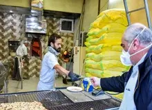 دولت رئیسی سیاست «جیره‌ی نان» را در پیش می گیرد؟/ بی‌شناسنامه‌ها و گروه‌های زیر خط فقر به سختی آسیب می‌بینند