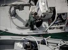 سپاه یک فروند کشتی خارجی حامل ۲۲۰ هزار لیتر سوخت قاچاق را توقیف کرد/ دادگستری هرمزگان: ۱۱ خدمه خارجی کشتی در بازداشت به سر می‌برند