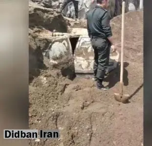 خودروی مدفون‌شده زیر خاک در جاده چالوس+فیلم