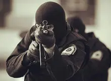 عربده‌کش مست در قلب تهران با شلیک پلیس ساکت شد!