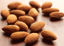 سلامت قلب و کاهش کلسترول خون با مصرف بادام
