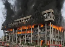 بخشی از ساختمان شیشه‌ای مرمت‌نشده باقی می‌ماند
