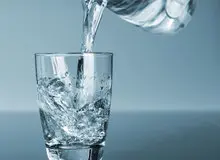 وقتی ناشتا آب می خورید چه اتفاقی در بدن می افتد؟