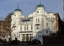 جمع آوری 11 هزارپوند کمک نقدی برای زلزله زدگان ایران از سوی مرکز اسلامی انگلیس