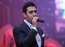 طعنه احسان خواجه‌امیری به آزاده نامداری و ماجراهای سوئیس!