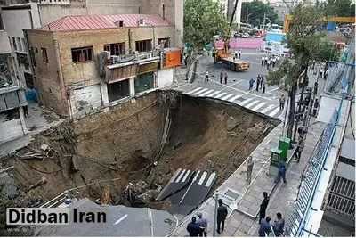 فرونشست زمین در بزرگراه شهید آبشناسان تهران / ایجاد حفره‌ای ۴ در ۴ به عمق ۴.۵ متر