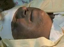  دستکاری عکس پیکر آیت الله هاشمی/ درصورت ایشان هیچ نشانی از زخم و کبودی نیست