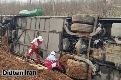 واژگونی اتوبوس زائران اربعین در اتوبان ساوه - همدان / ۲۸ نفر مصدوم شدند