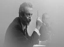 سخنان کمتر خوانده شده شاپور بختیار در21بهمن 57:کسی موفق می شود که یک ربع بیشتر مقاومت کند/من ایستادگی خواهم کرد!
