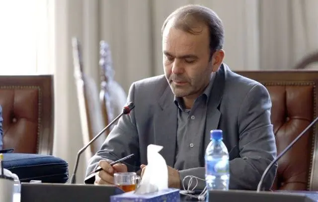 انتقاد عضو کمیسیون اجتماعی از وضعیت اقتصادی؛ بنزین نباید ابزار فشار بر مردم باشد