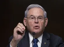 پولتیکو: جو بایدن بدون مشورت با سناتور رابرت منندز تحریم های ایران را بر نمی دارد