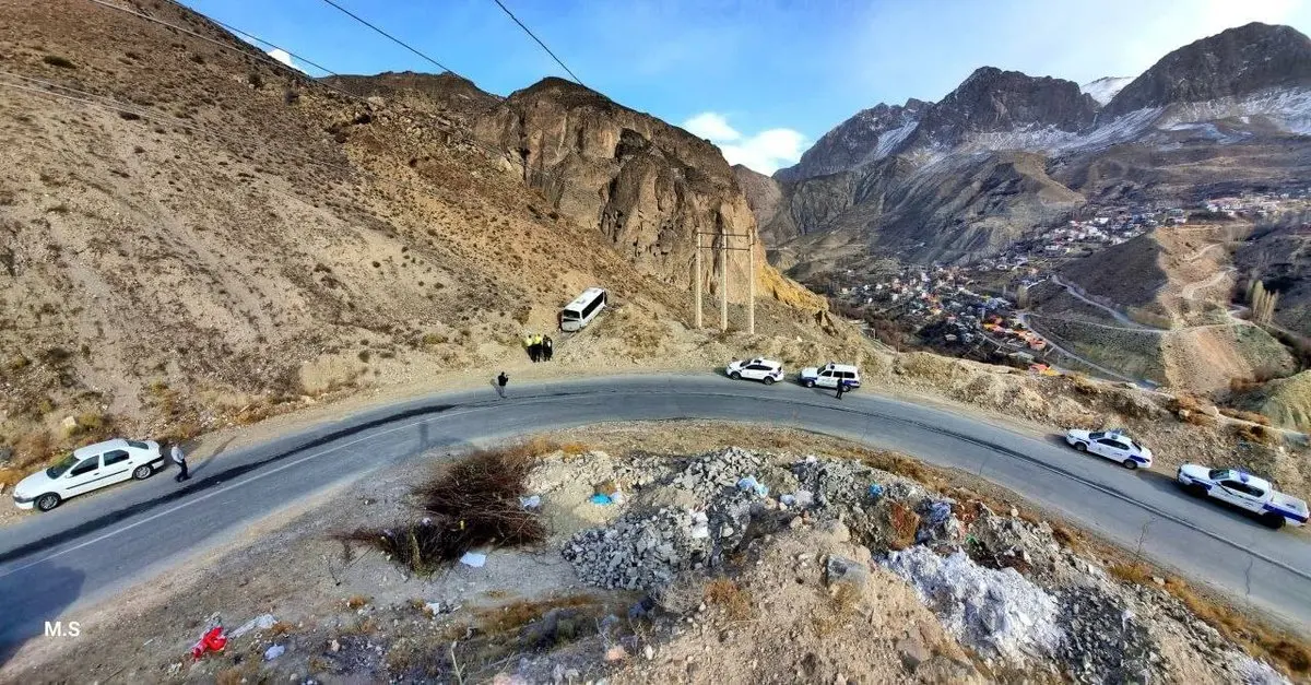 علت حادثه واژگونی اتوبوس در محور هراز مشخص شد+عکس