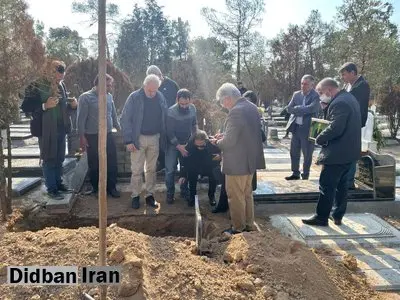 خاکسپاری ابراهیم نبوی در جمع چند نفره دوستان و بستگان