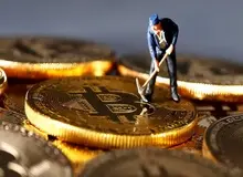 بیت کوین چیست، چگونه کار می‌کند و چرا باید بر روی آن سرمایه‌گذاری کرد؟