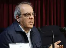 عباس عبدی به پزشکیان: لایحه فضای مجازی را پس بگیرید؛ پوست خربزه است