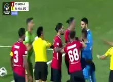 درگیری شدید بازیکنان دو تیم الهلال عربستان و نساجی مازندران+فیلم 