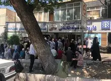 جای سالمندان در صف بایستید؛ ساعتی ۱۰۰ هزار تومان بگیرید/ جزییات فروش نوبت واکسن!