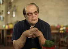 عباس عبدی: چرا و به چه دلیلی دسترسی به وکیل انتخابی از اولین روز بازداشت مجاز نیست؟