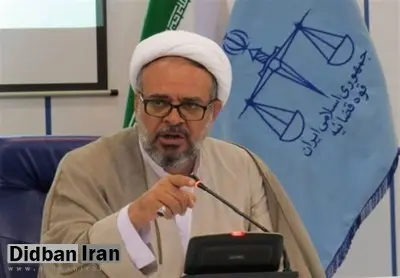 یک مقام قضایی: خانم ندا بیات در زنجان به دلیل مشکلات خانوادگی روی ماشین پلیس ایستاده است