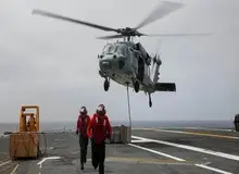  هلی‌کوپترهای نیروی دریایی آمریکا، قایق‌های یمن را در دریای سرخ منهدم کردند/در این حمله «ده حوثی» کشته شده‌اند