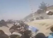 طالبان باز هم مردم جمع شده پیرامون فرودگاه کابل را به رگبار بست/FILM