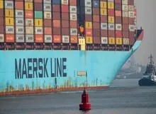 رویترز: شرکت بزرگ کشتیرانی "مرسک" در پی احتمال بروز جنگ سفرهای دریایی خود را از مسیر کانال سوئز به مسیر اطراف آفریقا تغییر می‌دهد