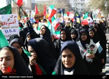 ماجرای ترک مراسم راهپیمایی13 آبان قم توسط عده ای از شرکت کنندگان چه بود؟!