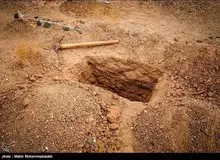 تن فروشی زن تهرانی داخل قبر بخاطر یک لقمه نان/ چند روز گرسنگی کشیدم، آخرش از روی ناچاری در ازای یک ساندویچ فلافل . . ./  سه سال پیش یک خانمی آمد اینجا گفت عضو شورای شهر است عطرش آدم را مست میکرد