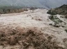 قطع راه ارتباطی بیش از ۱۰۰ روستا در لرستان/ گاز شهر معمولان قطع است / قطع برق ۳۷ روستا و آب آشامیدنی سه روستا / آغاز موج دوم بارش ها؛ پیک سیلاب بعدازظهر امروز رخ می دهد 