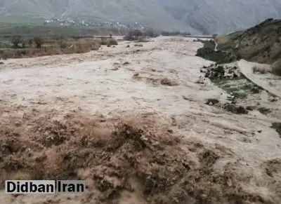 قطع راه ارتباطی بیش از ۱۰۰ روستا در لرستان/ گاز شهر معمولان قطع است / قطع برق ۳۷ روستا و آب آشامیدنی سه روستا / آغاز موج دوم بارش ها؛ پیک سیلاب بعدازظهر امروز رخ می دهد 