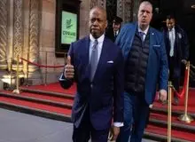 گاردین: شهردار نیویورک از کارزار انتخاباتی برای دور بعدی شهرداری کناره‌گیری می‌کند