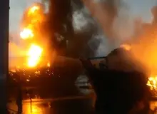 دومین آتش سوزی لنج ها در بندر گناوه/ پنج لنج تجاری در آتش سوختند