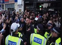 در بریتانیا چه خبر است؟/اعتراض شهروندان بریتانیایی به مهاجران از کجا آغاز شد؟