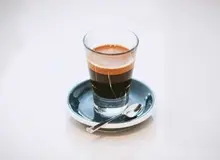 محققان ایتالیایی: با مصرف روزانه یک فنجان اسپرسو، از مغز خود در برابر آلزایمر محافظت کنید