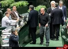 نادر قاضی پور: روحانی حق دخالت در امور فرماندهان نظامی و انتظامی را ندارند
