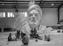 مدیران شهری پایتخت: مجسمه فردوسی در حال از بین رفتن است/ نه در مشهد از آن استفاده کردند، نه آن را به تهران دادند