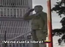 لحظه پایین کشیدن شدن مجسمه مادورو +فیلم