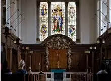 برای اولین بار در بریتانیا، یک زن دگرباش جنسی به‌عنوان اسقف اعظم انتخاب شد/ چری ون کیست؟