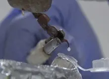 یک قطره از این مایع ۱۳۰ دلار قیمت دارد+ عکس 